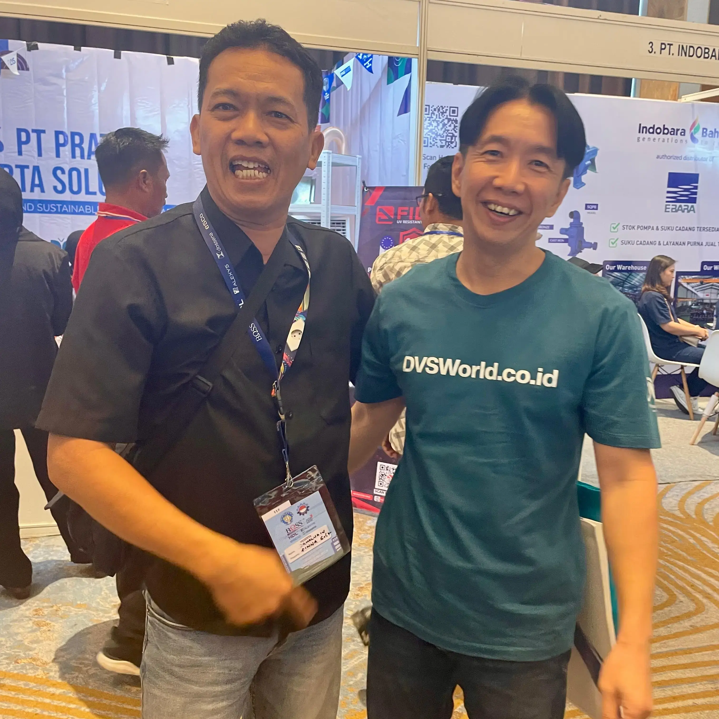 Bapak Sugi dari DVS sedang bertemu dengan engineering hotel di jawa timur Bapak Sugi dari DVS sedang bertemu dengan engineering hotel di jawa timur